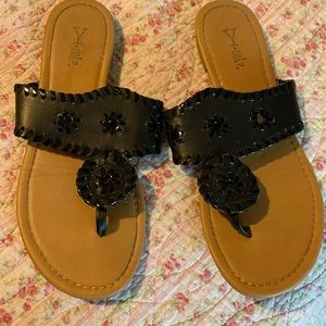 black sandals. Cute, casual EUC Size 9